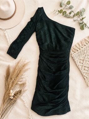 One-Shoulder Emerald Sparkle Ruched Cocktail Dress